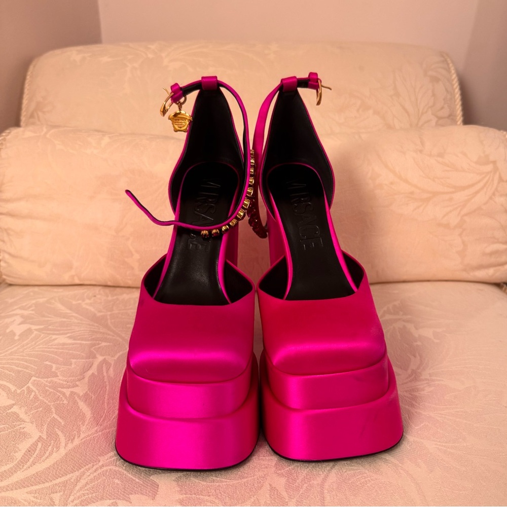 Versace Medusa Aevitas pink platform heels - Picture 2 of 4